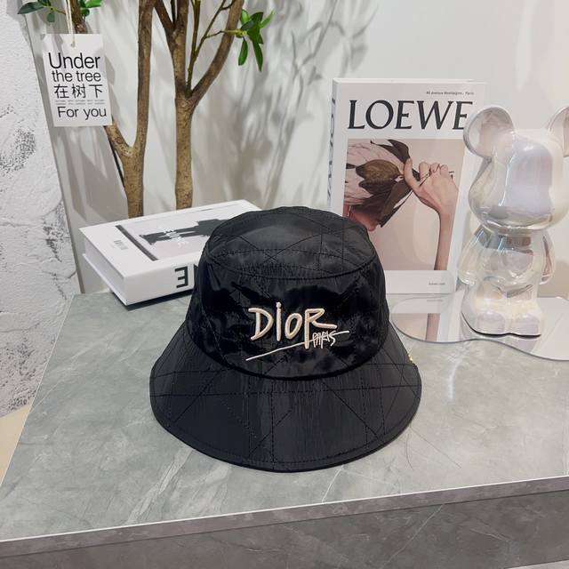 特批 迪奥 Dior 正品代购dior 经典新款大d字母logo满印刺绣渔夫帽女款休闲拍照遮阳帽