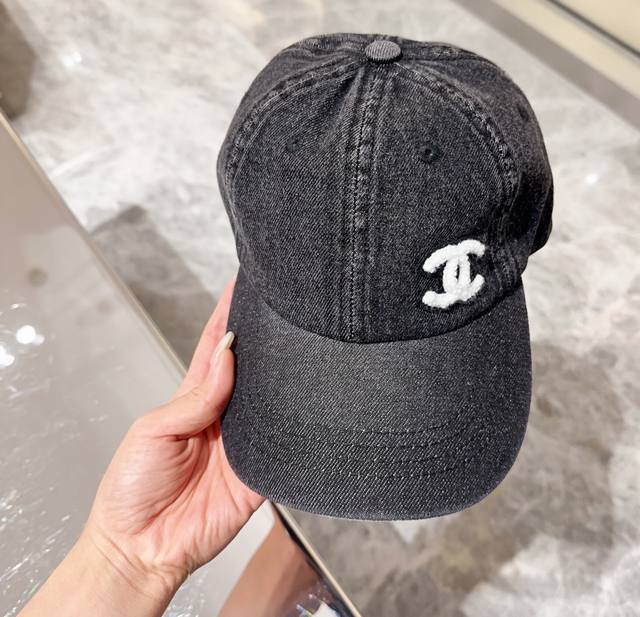 Chanel香奈儿 新款简约款棒球帽，新款出货，大牌款超好搭配，赶紧入手！