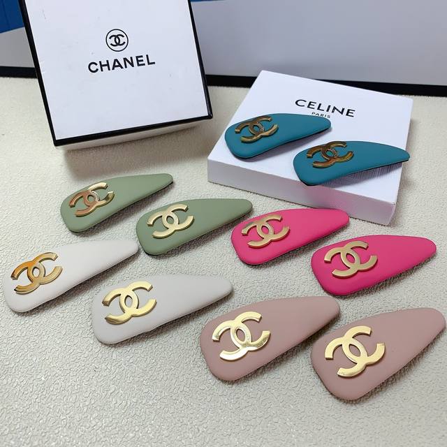 Chanel小香 Chanel发夹 钛钢logo边夹bb夹 气质百搭小仙女必入单品 宝藏款 闭眼入推荐款 一对