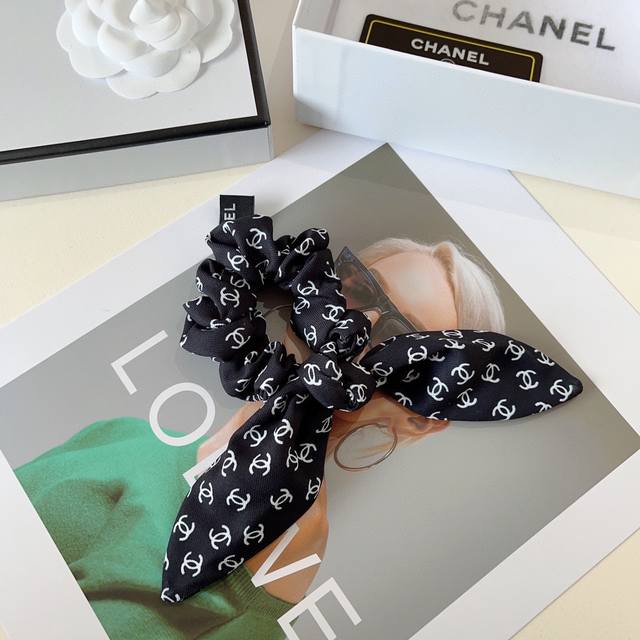 配包装 Chanel 香奈儿字母飘带马尾发圈 蝴蝶结肠圈，高档韩版小香风皮筋，经典花型设计， 高端大气，名媛范儿，