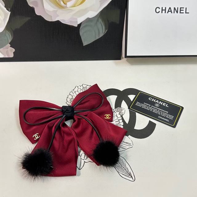 特 配专柜包装 Chanel 香奈儿 最新蝴蝶结中古五金发夹# 信我！人手必备的单品 这件必须买 洋气神仙颜值 小仙女要收了它，谁戴谁好看～ - 点击图像关闭