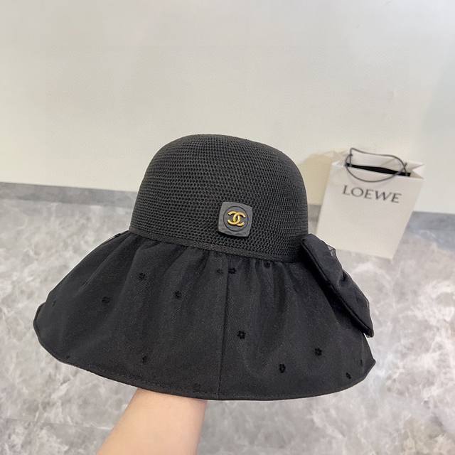 特 配防尘袋 Chanel香奈儿 2024新款小香风拼接遮阳大沿渔夫帽，独特设计～复古文艺的一款