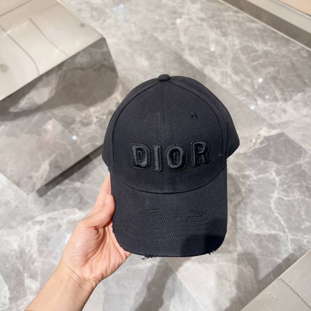 Dior迪奥棒球帽美美哒简约大气时尚大方低调奢华防晒，时尚两不误，百搭款亲，赶紧入手吧你值得拥有！可调节大小！
