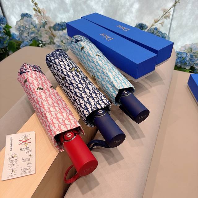 特批 Dior 迪奥 三折自动折叠晴雨伞 时尚原单代工品质 细节精致 看得见的品质 打破一成不变 色泽纯正艳丽！3色