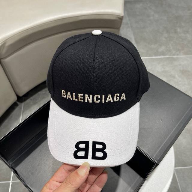 Balenciaga 巴黎世家 新款原单棒球帽， 专柜1:1开模订制，原版帆布面料+头层牛皮，纯棉内里，轻盈透气，简洁大方！基础头围56，贴片可调节，男女可用，