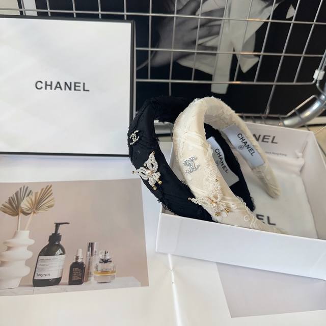 P 配包装盒 Chanel 香奈儿 新款小香发箍 重工小珍珠蝴蝶搭配唯美的蕾丝，实在太美了！女神必入哦