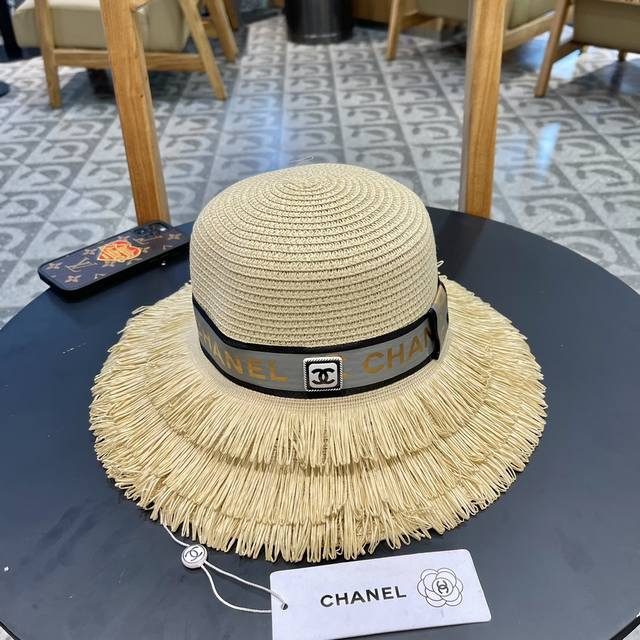 Chanel香奈儿 2024新款小香风灯罩盆帽草帽，赫本风拼色设计，出街必备