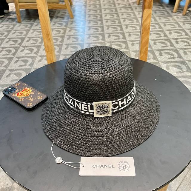 Chanel香奈儿2024新款草帽，高密度制作，一顶超级有品位的草帽了~出街首选！帽型超美腻颜色妥妥，轻便携带！小仙女人手必备 头围57Cm
