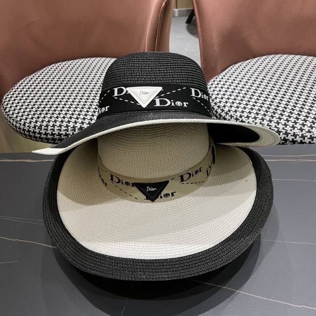 Dior迪奥 2024的新款草编遮阳草帽大沿帽沙滩风，简约大方，百搭单品～出街首选，新款帽型超美腻，新品上架