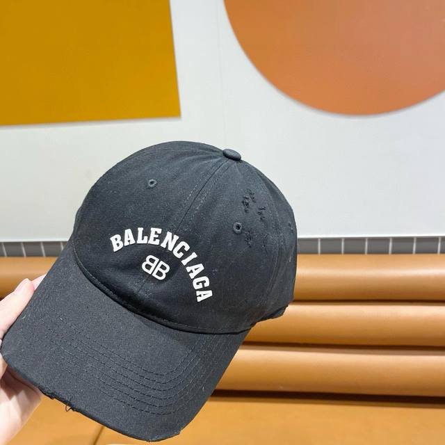 Balencia*A 巴黎世家新款棒球帽 现货秒发 简约时尚超级无敌好看的帽子！情侣款！原单货比起其他帽子的优势，