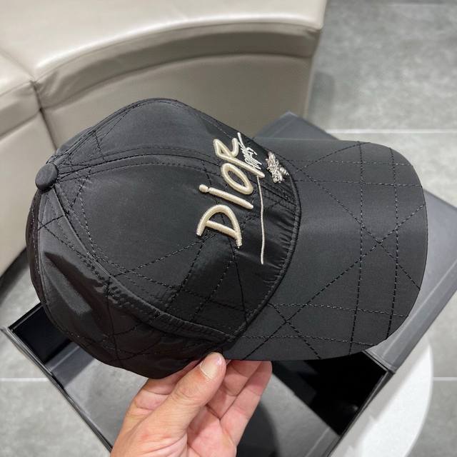Dior迪奥 2024春夏新款走量简约棒球帽，新款出货，大牌款超好搭配，赶紧入手！