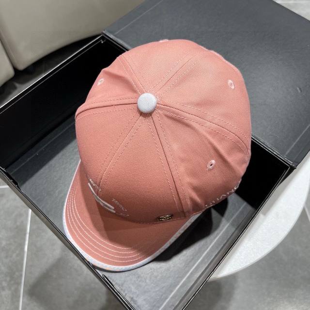 Chanel 香奈儿 专柜新款原单棒球帽，1:1开模订制，立体刺绣，精致无暇！100%纯棉面料，原厂品质，独家实物拍摄。