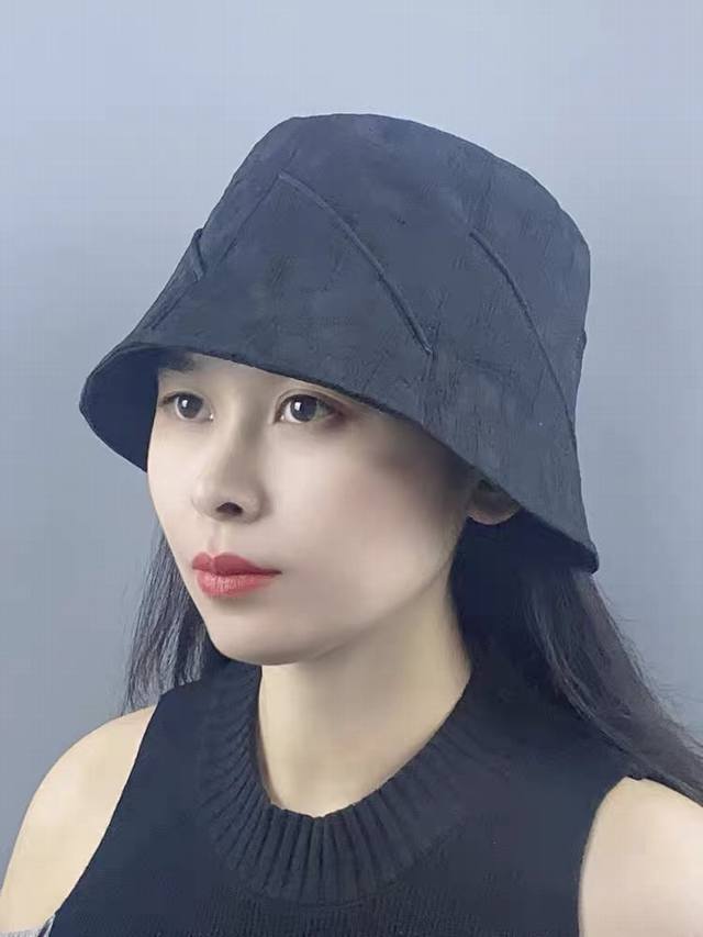 Dior 迪奥 新款小众水桶渔夫帽， 精致純也格调很有感觉，很酷很时尚，质量超赞