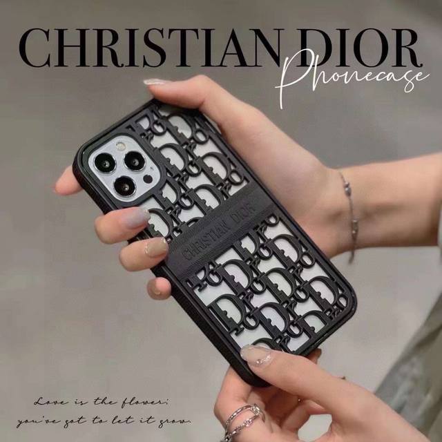 Dior新品 Dior迪奥 新款独家私模 镂空设计.全包手机壳，手感好 型号：为了不出现报错型号，请打开本机查看手机设置显示的型号 Iphone15Pro Ma - 点击图像关闭