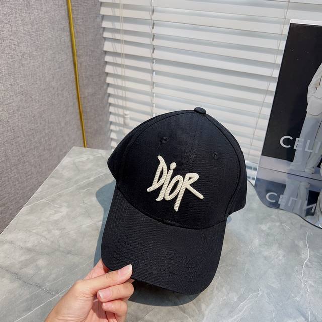 特批 Dior 迪奥 新款原单棒球帽， 精致格调很有感觉，很酷很时尚，专柜断货热门，质量超赞