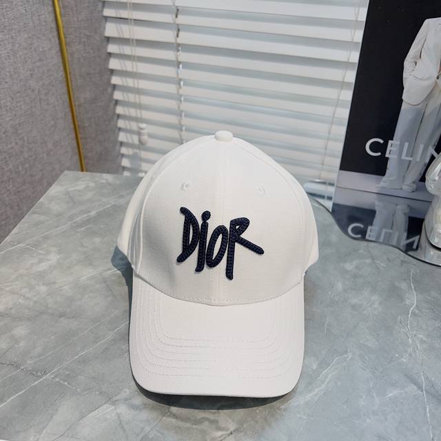 特批 Dior 迪奥 新款原单棒球帽， 精致格调很有感觉，很酷很时尚，专柜断货热门，质量超赞 - 点击图像关闭