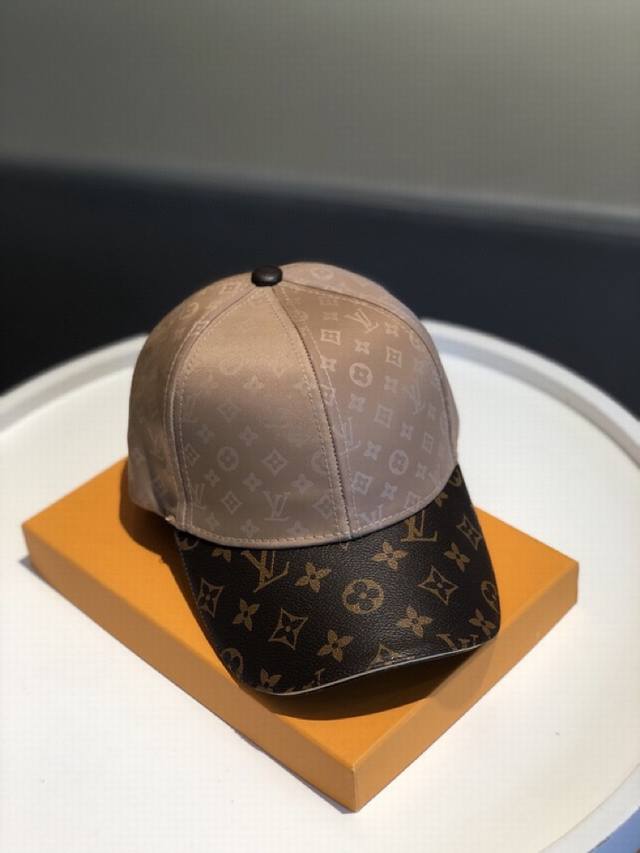 特批 路易威登棒球帽 Louisvuitton 新款lv棒球帽，重工打造完美拼接皮质，高端大气，百搭款男女通用！