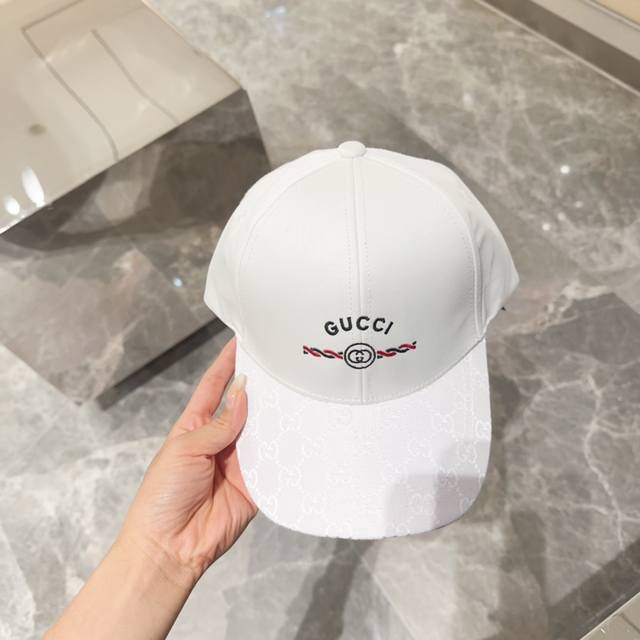 Gucci古奇 简约棒球帽，很潮！休闲运动款，经典制作，超级好搭衣服！
