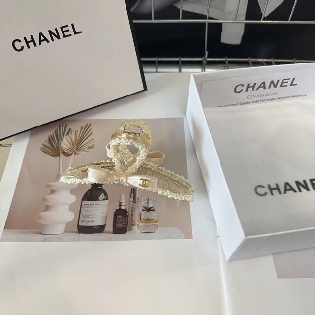 P 配包装盒 Chanel 香奈儿 最新小香抓夹，简单实用，时尚潮流！小仙女必备