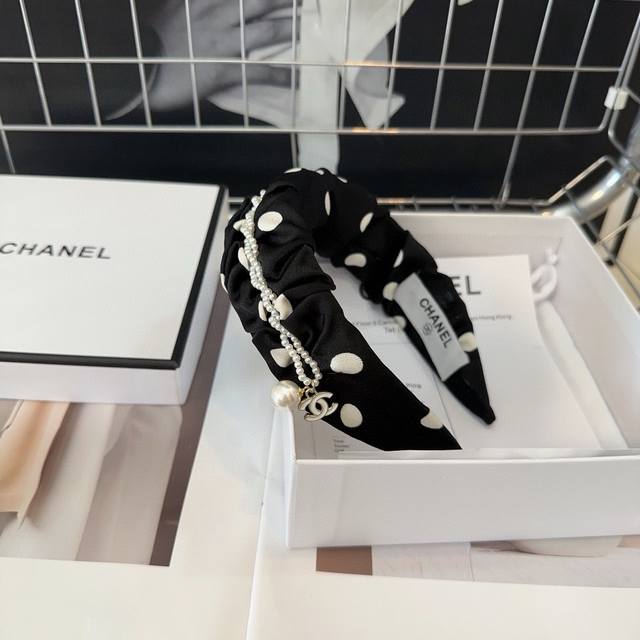 P 配包装盒 Chanel 香奈儿 最新小香爆款，波点小珍珠发箍，绝美的一款！小仙女必备