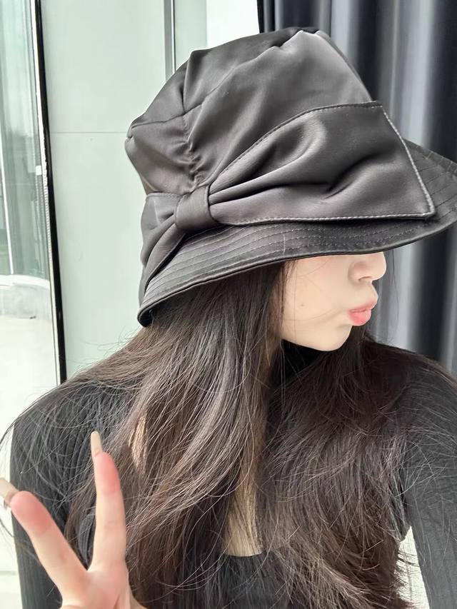 Chanel香奈儿 2024新款小香风折叠款渔夫帽，独特花瓣设计～