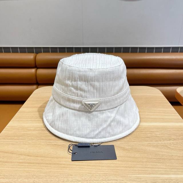 普拉达2024春新款渔夫帽，简约甜美风，帽型很好，大脸型哦！出街必备 - 点击图像关闭