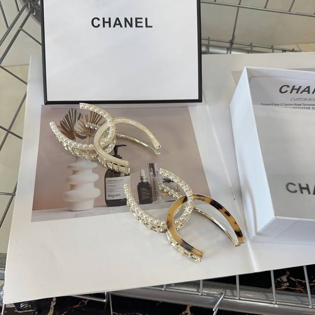 P 配包装盒 单个 Chanel 香奈儿 最新小香爆款，重手工抓夹，满满的重量感！优雅的小姐姐必备 - 点击图像关闭