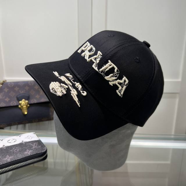 上新 普拉达 Da 新品经典棒球帽 代购版本！时尚潮流，高端做工！非一般的品质，细节看实拍哦