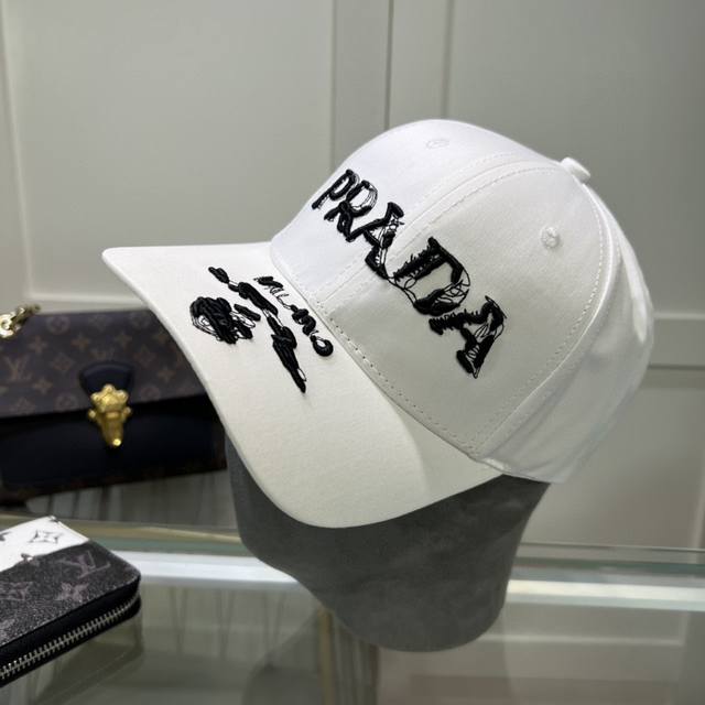 上新 普拉达 Da 新品经典棒球帽 代购版本！时尚潮流，高端做工！非一般的品质，细节看实拍哦