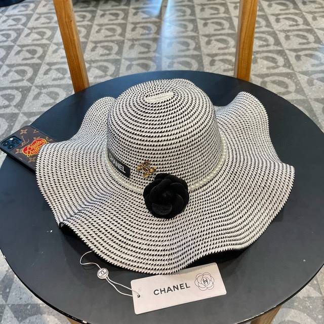 Chanel香奈儿 2024的新款山茶花草编遮阳草帽盆帽，简约大方，百搭单品～出街首选 - 点击图像关闭