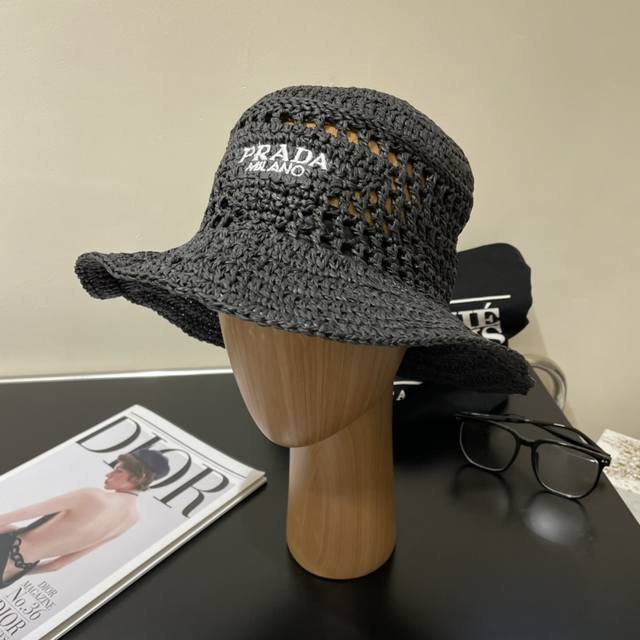 普拉达草帽，渔夫帽，手工编织，官方新款，刺绣logo ，外错度假必备