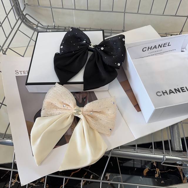 P 配包装盒 Chanel 香奈儿 最新小香爆款弹簧顶夹，超级好看，绝美的一款！小仙女必备