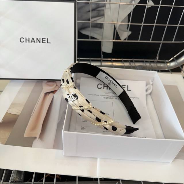 P 配包装盒 Chanel 香奈儿 最新款小香爆款发箍 波点小珍珠，超级好看！名媛范儿十足，小仙女必备