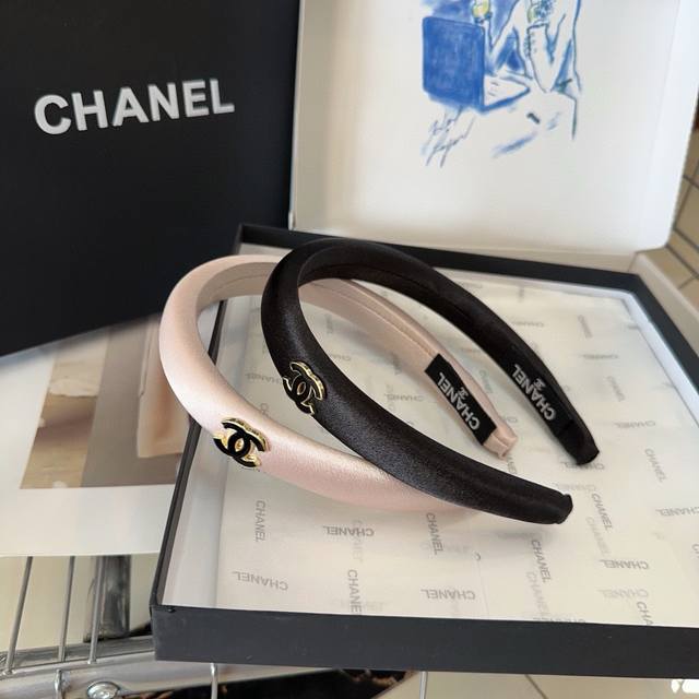 P 配包装盒 Chanel 香奈儿 最新小香发箍，简单实用，时尚潮流！小仙女必备