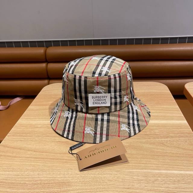 Burberry 巴宝莉 原单渔夫帽 专柜热卖款纯棉内里，轻盈透气。完美版型，原厂品质，独家实物拍摄，男女适用！