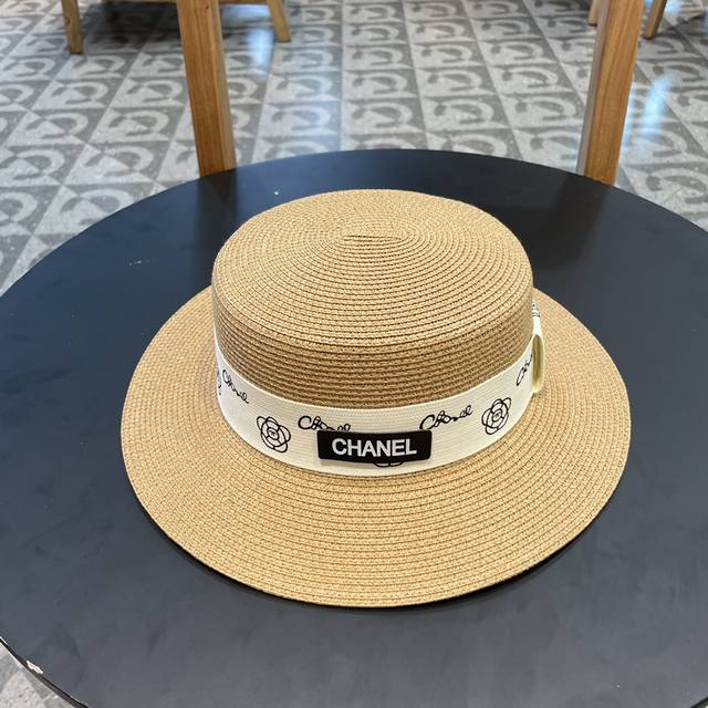 Chanel香奈儿 2024的新款平顶草帽，沙滩风，简约大方，百搭单品～出街首选，
