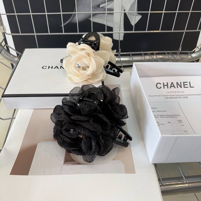 P 配包装盒 Chanel 香奈儿 最新款小香爆款抓夹，超级好看！名媛范儿十足，小仙女必备