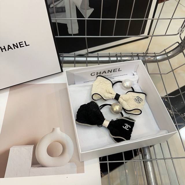 P 配包装盒 Chanel 香奈儿 最新小香发圈 简单实用，时尚潮流！小仙女必备