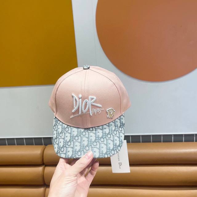Dior 迪奥 经典款原单棒球帽， 精致純也格调很有感觉，很酷很时尚，专柜断货热门，质量超赞