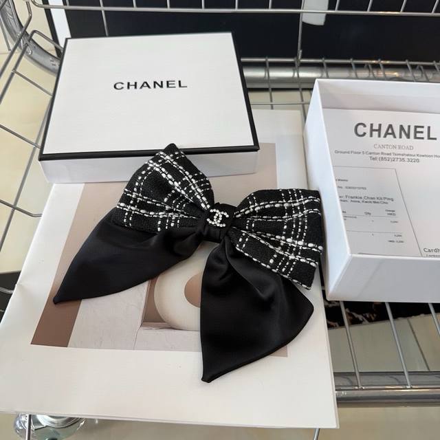 P 配包装盒 Chanel 香奈儿 最新款小香爆款弹簧顶夹，超级好看！名媛范儿十足，小仙女必备