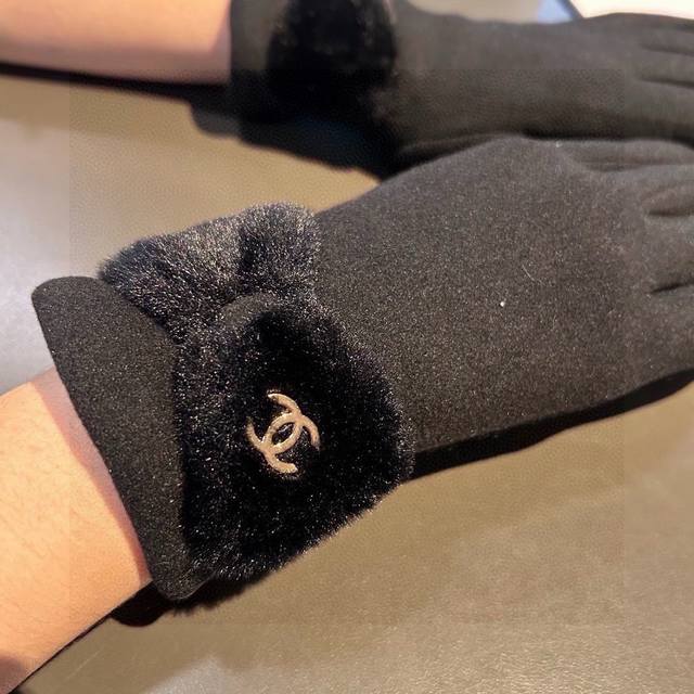 Chanel香奈儿专柜新品羊毛手套，时尚手套，秋冬保暖加绒内里，超仙山茶花，上手超舒适柔软、百搭！均码