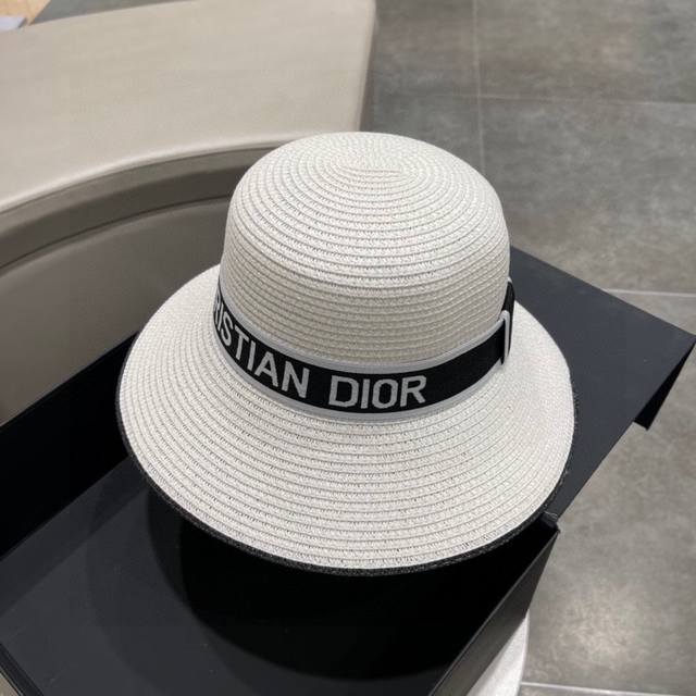 Dior迪奥 2023新款草编遮阳草帽盆帽沙滩风，简约大方，百搭单品～出街首选，新款帽型超美腻，新品上架