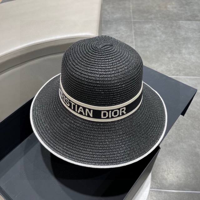 Dior迪奥 2024新款草编遮阳草帽盆帽沙滩风，简约大方，百搭单品～出街首选，新款帽型超美腻，新品上架