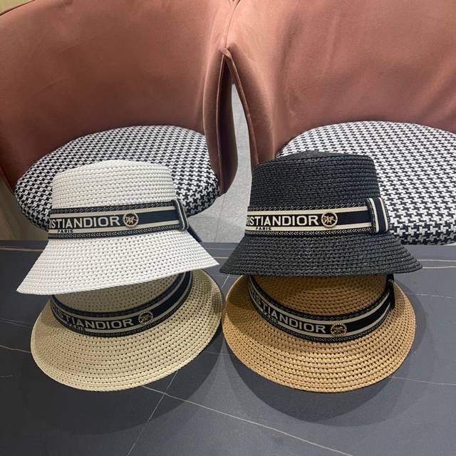 Dior迪奥 2024的新款草编遮阳草帽沙滩风，简约大方，百搭单品～出街首选，新款帽型超美腻，新品上架