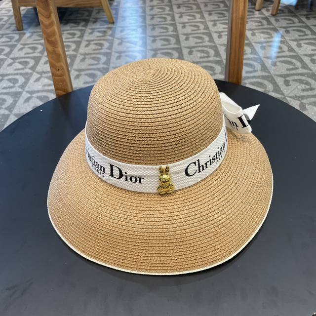Dior2024新款上架时尚草帽，超级流行的灯罩帽型，随便搭配都超好看！出门旅游，绝对要入手的一款 - 点击图像关闭