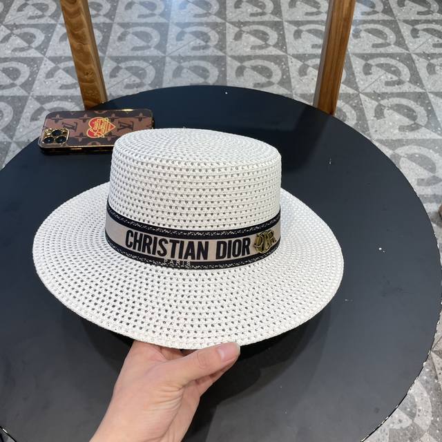 Dior迪奥官方款草帽，高密度制作，一顶超级有品位的草帽了~出街首选！帽型超美腻颜色妥妥，轻便携带！小仙女人手必备 头围57Cm