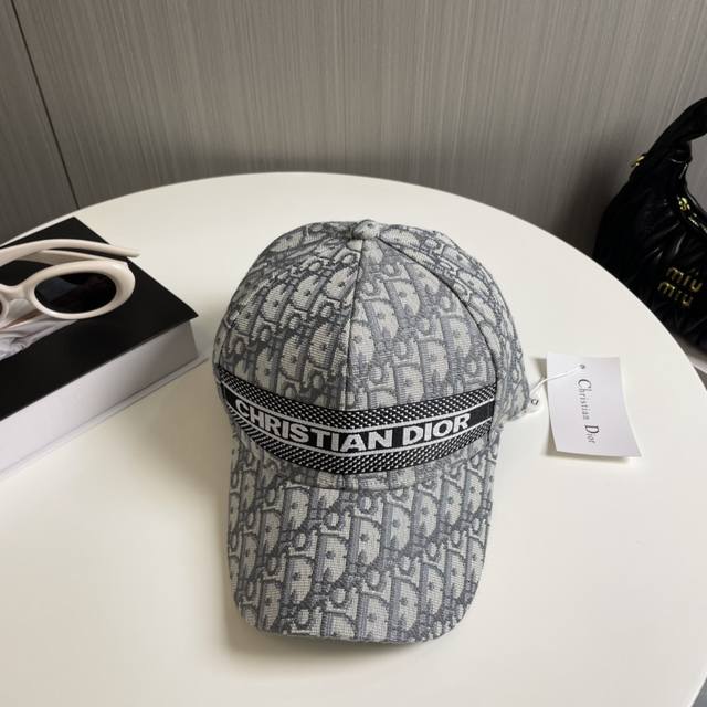 配防尘袋 Dior迪奥 新款专柜同步刺绣简约棒球帽，爆款，大牌同步，超好搭配，出货！