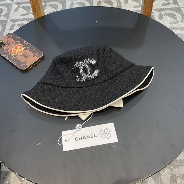 Chanel香奈儿 2024新款大沿棉麻遮阳渔夫帽～简约大气 防晒设计，可折叠的一款 - 点击图像关闭