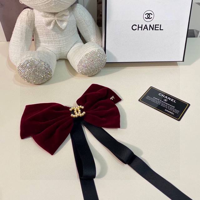 特 配专柜包装 Chanel 香奈儿 最新蝴蝶结中古五金发夹# 信我！人手必备的单品 这件必须买 洋气神仙颜值 小仙女要收了它，谁戴谁好看～ - 点击图像关闭