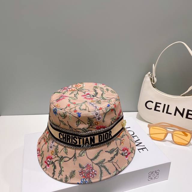 迪奥 Dior D家新款老花织带刺绣字母花卉渔夫帽，遮阳帽 山水画，夏季出游必备